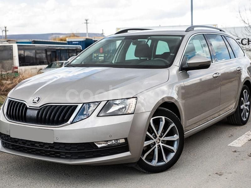Usado Skoda Octavia Ambition 115 CV (84 kW) 2019 Beige Familiar