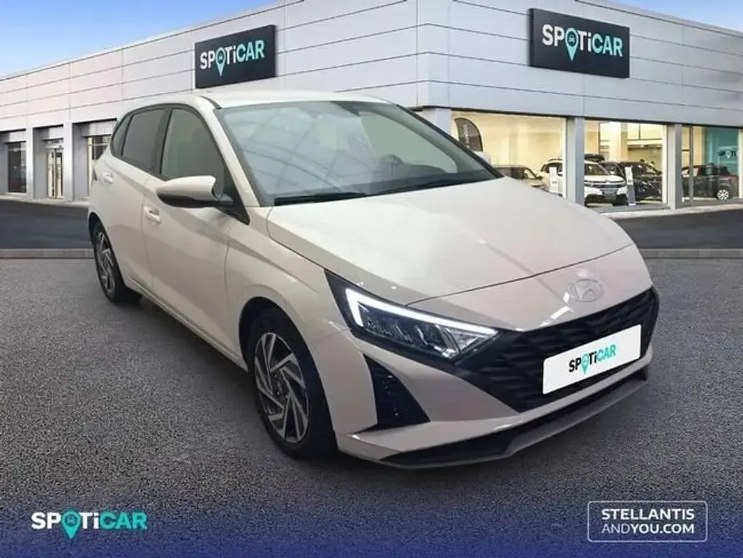 Usado Hyundai i20 80 CV (58 kW) 2025 Blanco Utilitario