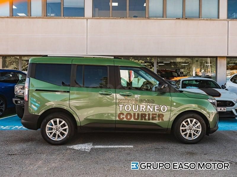 Usado Ford Tourneo Courier Titanium 125 CV (91 kW) 2024 Verde Monovolumen