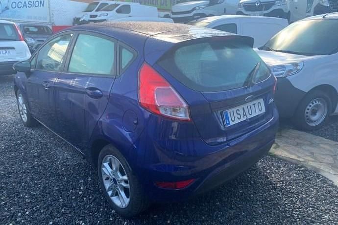 Usado Ford Fiesta 82 CV (60 kW) 2017 Azul Utilitario