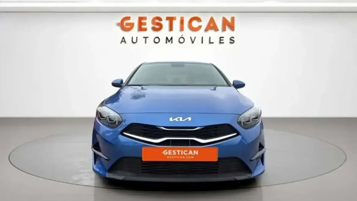 Usado Kia Ceed 120 CV (88 kW) 2023 Azul Utilitario