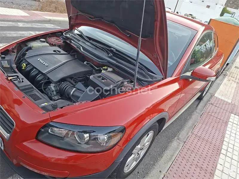 Usado Volvo C30 Kinetic 145 CV (106 kW) 2008 Rojo Utilitario