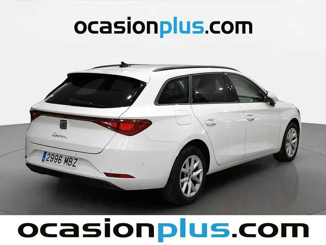 Usado Seat Leon ST Style 110 CV (80 kW) 2022 Blanco Familiar