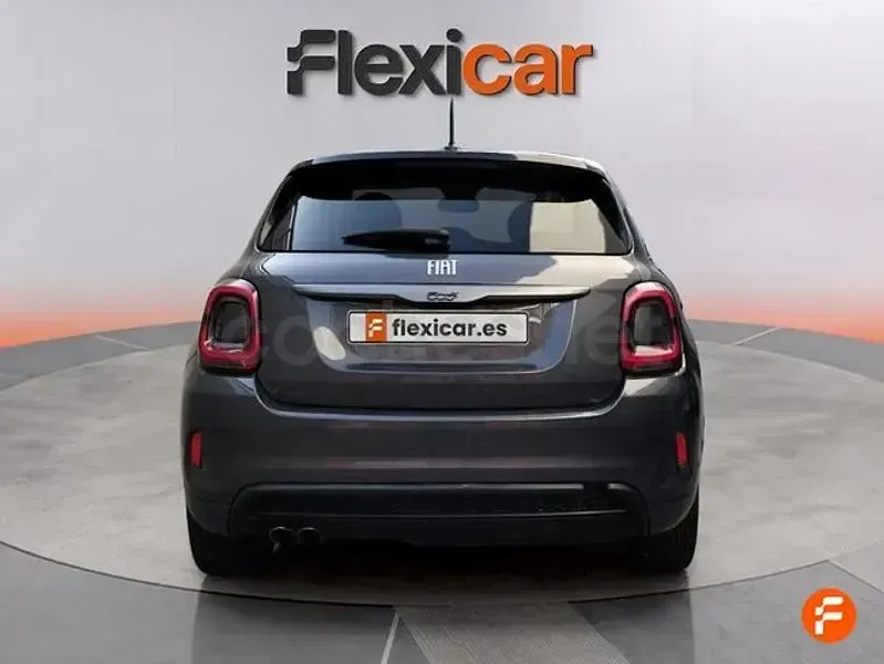 Usado Fiat 130 Club 129 CV (94 kW) 2023 Gris / plata SUV