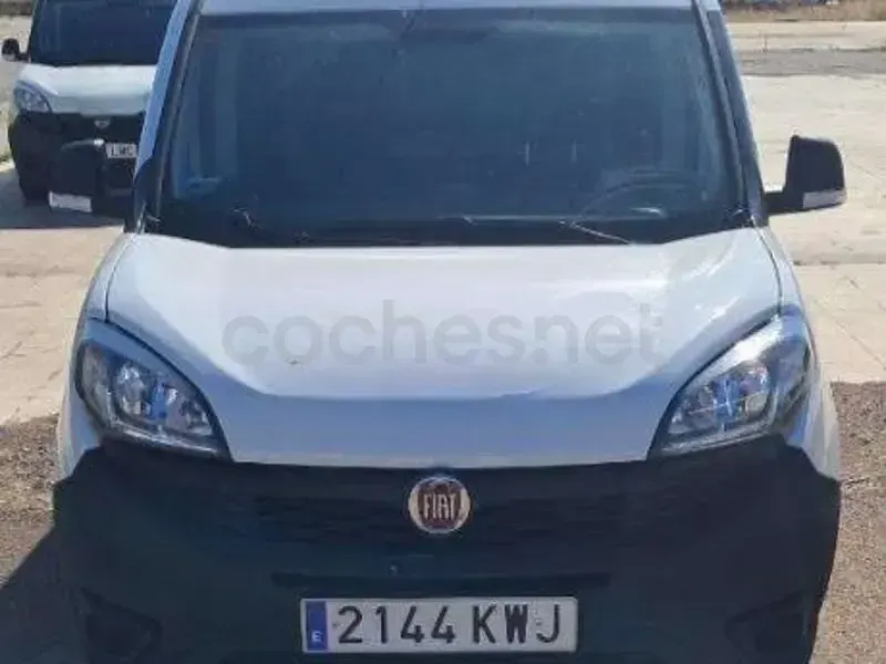 Usado Fiat Doblò Trekking 120 CV (88 kW) 2019 Blanco Monovolumen
