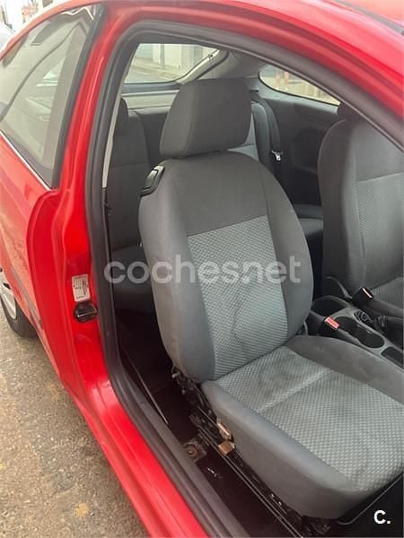 Rojo Usado 2005 Ford Focus Sport Berlina | 2500 € (Caro) - Imagen 1/2