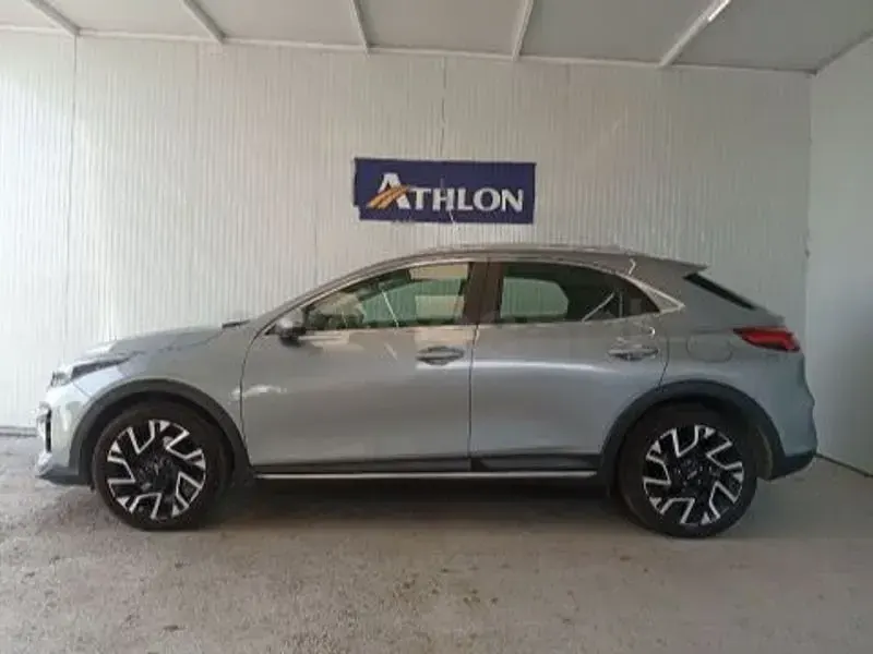 Usado Kia XCeed 136 CV (100 kW) 2024 Gris / plata SUV
