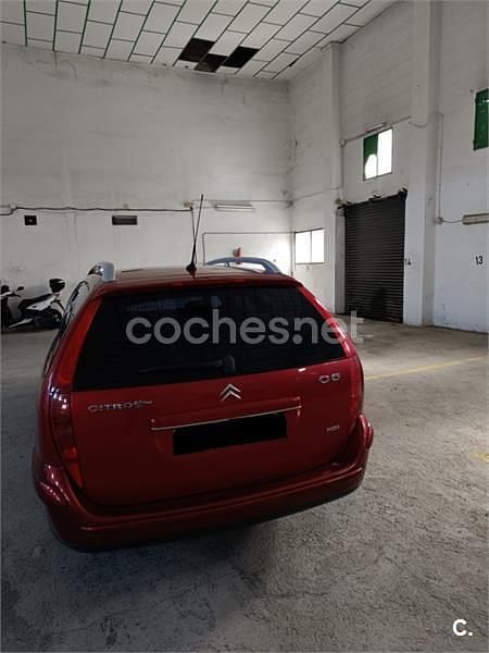 Usado Citroën C5 110 CV (80 kW) 2004 Rojo Familiar
