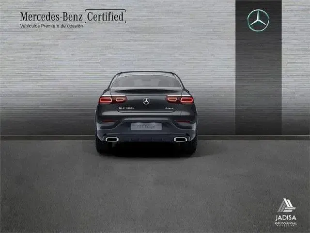 Usado Mercedes GLC300e 320 CV (235 kW) 2022 Gris grafito SUV