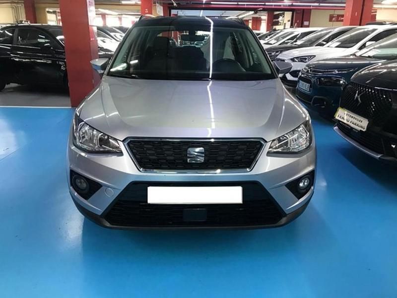 Usado Seat Arona Style Plus 110 CV (80 kW) 2021 Gris SUV