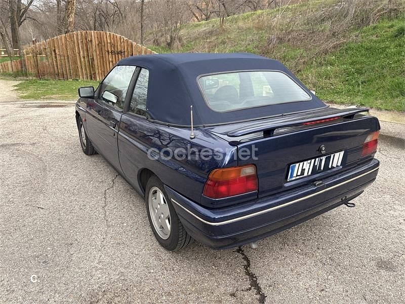 Usado Ford Escort Cabriolet 130 CV (95 kW) 1995 Azul Descapotable