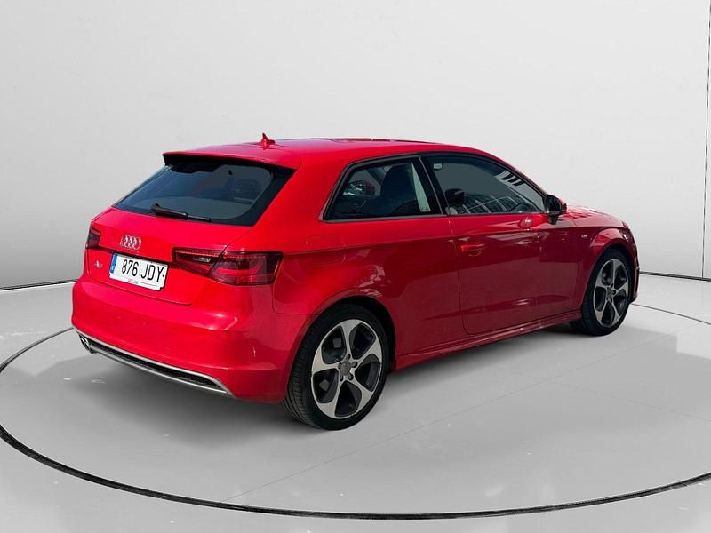 Käytetty Audi A3 S-Line 151 HP (111 kW) 2015 Punainen Viistoperä