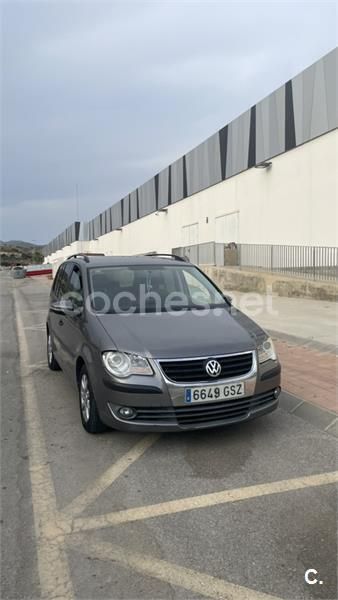 Usado VW Touran Edition 105 CV (77 kW) 2010 Marrón Monovolumen