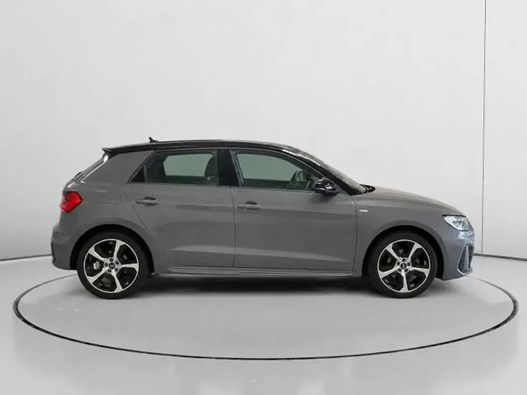 Usado Audi A1 110 CV (80 kW) 2022 Gris SUV