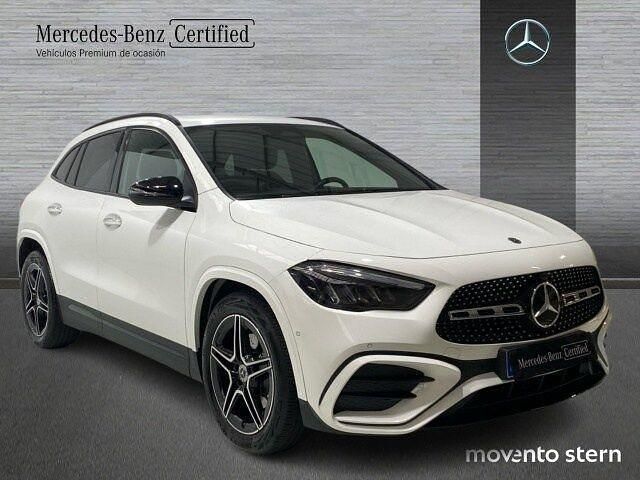 Usado Mercedes GLA200 AMG line 163 CV (119 kW) 2025 Blanco SUV