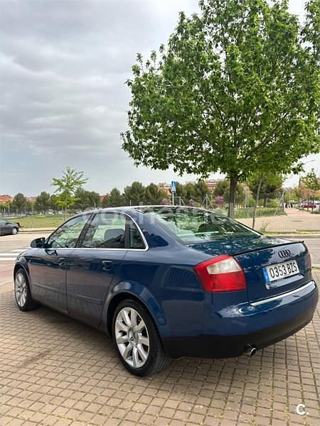 Usado Audi A4 130 CV (95 kW) 2002 Azul Berlina