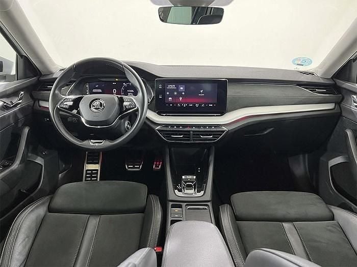 Usado Skoda Octavia Scout 4x4 150 CV (110 kW) 2022 Blanco Familiar