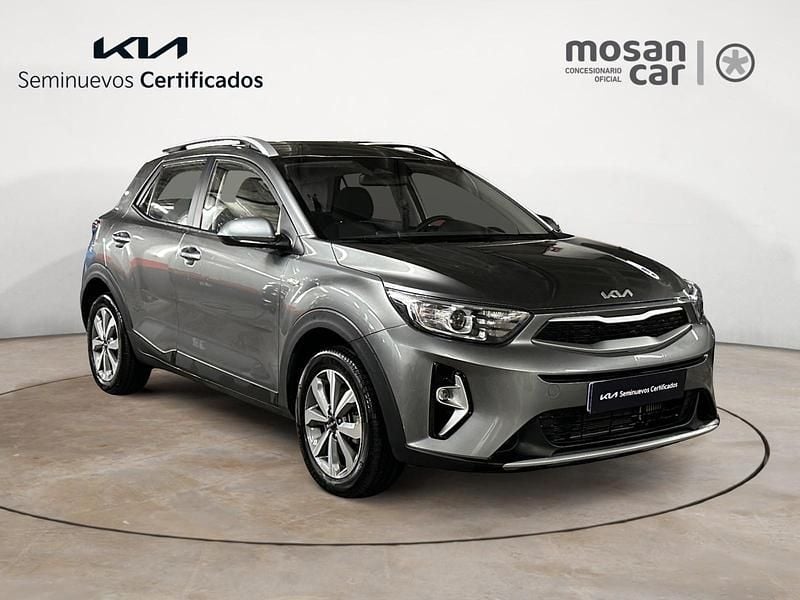 Usado Kia Stonic 100 CV (73 kW) 2024 Gris SUV