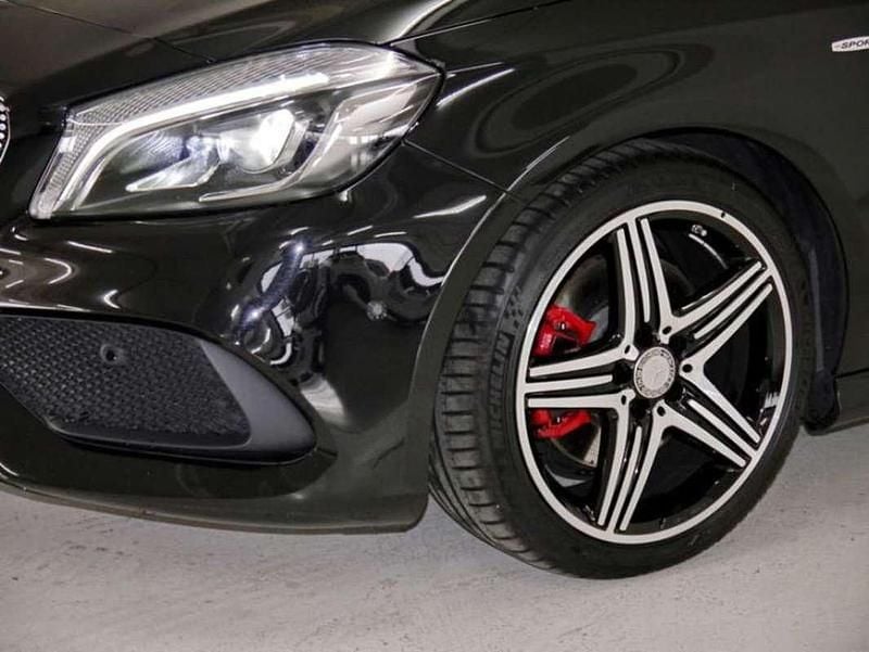 Usado Mercedes A250 Sport 218 CV (160 kW) 2016 Negro Utilitario