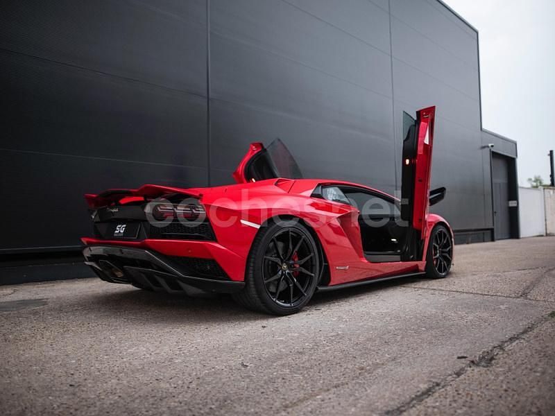 Usado Lamborghini Aventador 700 CV (514 kW) 2018 Rojo Coupe