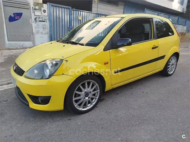 Usado Ford Fiesta Sport 100 CV (73 kW) 2007 Amarillo Utilitario