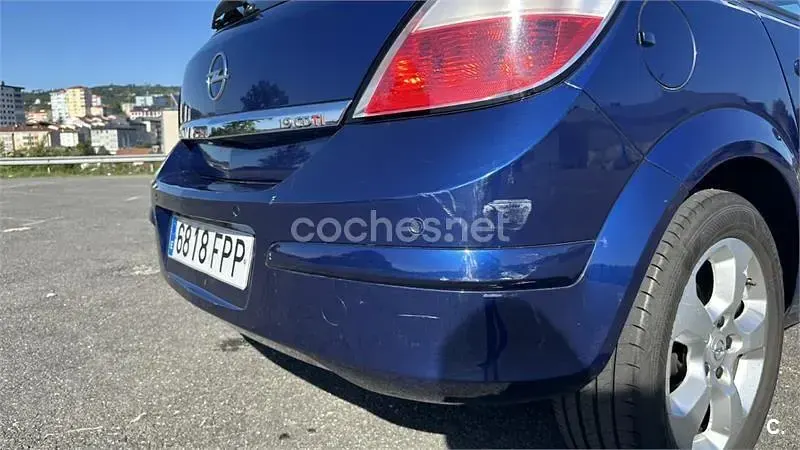 Usado Opel Astra Cosmo 150 CV (110 kW) 2007 Azul Berlina