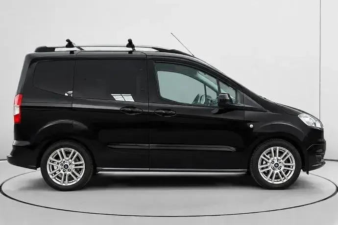 Usado Ford Tourneo Titanium 100 CV (73 kW) 2017