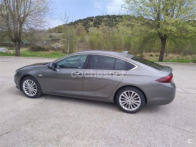 Usado Opel Insignia Excellence 165 CV (121 kW) 2018 Gris / plata Berlina