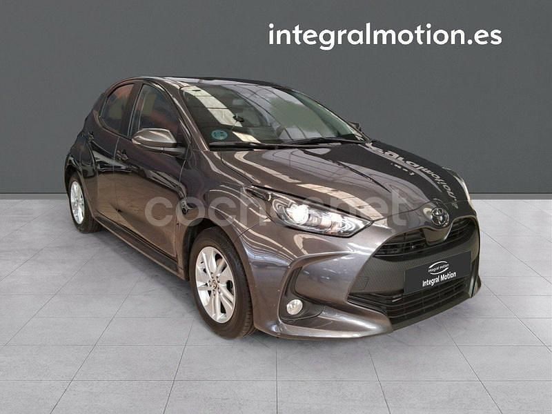 Usado Toyota Yaris Edition 125 CV (91 kW) 2024 Gris Berlina