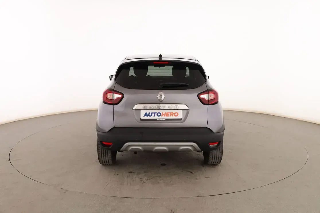 Usado Renault Captur Zen 90 CV (66 kW) 2018 Gris SUV