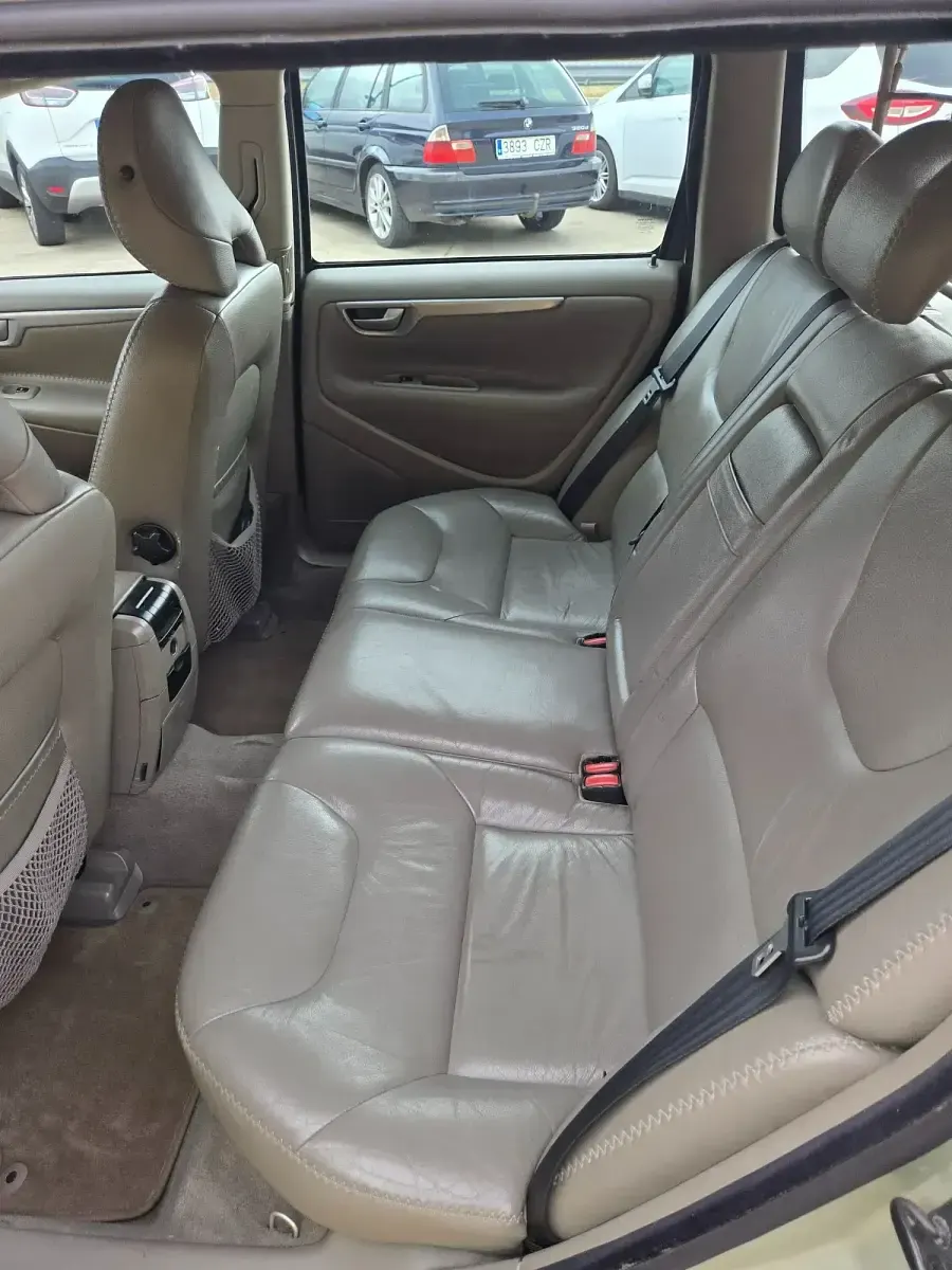 Używany Volvo XC70 Summum 185 KM (136 kW) 2007 Beżowy Kombi