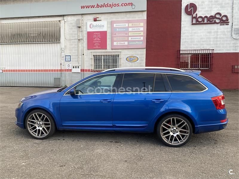 Usado Skoda Octavia Style 150 CV (110 kW) 2017 Azul Familiar