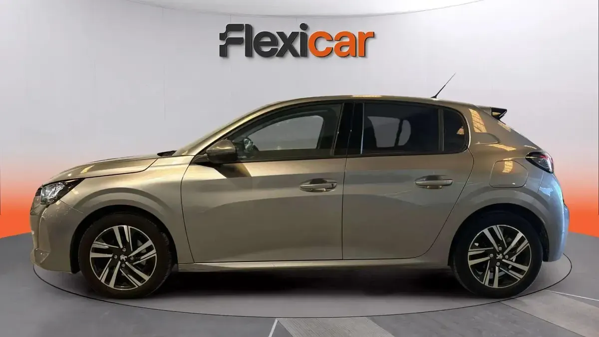 Usado Peugeot 208 Active 101 CV (74 kW) 2020 Gris Utilitario