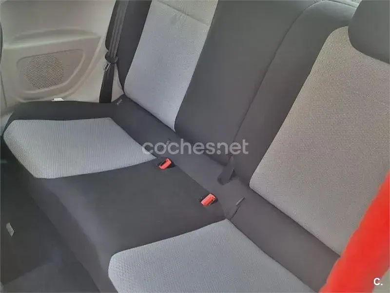 Usado Seat Mii 75 CV (55 kW) 2014 Rojo Utilitario