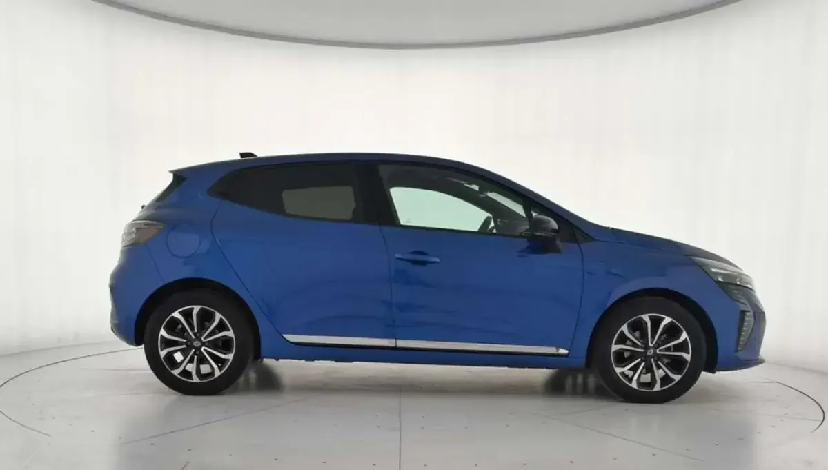 Usado Renault Clio Techno 101 CV (74 kW) 2025 Azul Utilitario
