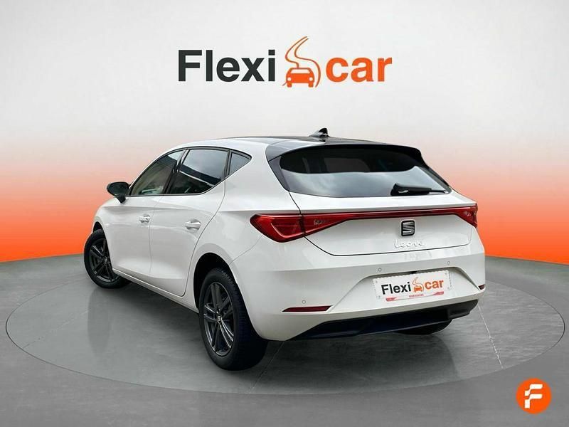 Usado Seat Leon Style 115 CV (84 kW) 2021 Blanco Familiar