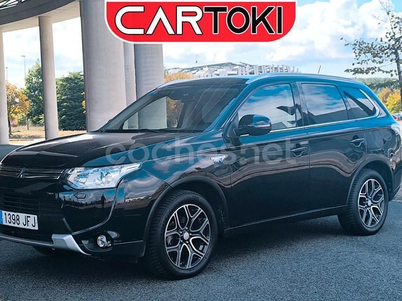 Usado Mitsubishi Outlander P-HEV 203 CV (149 kW) 2015 Negro SUV