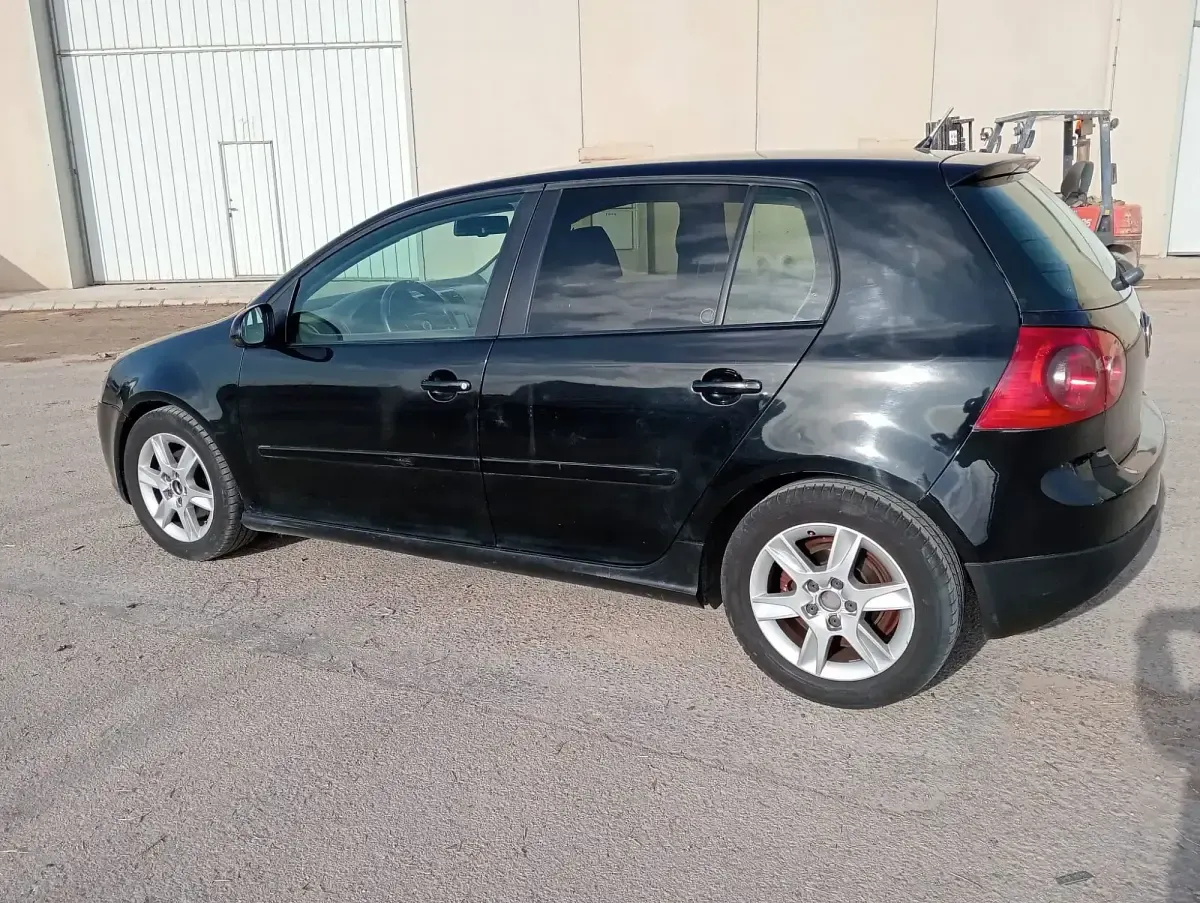 Usado VW Golf V Sportline 140 HP (102 kW) 2007 Preto Citadino