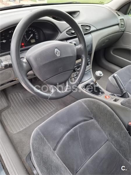 Usado Renault Laguna II Expression 123 CV (90 kW) 2001 Verde Berlina