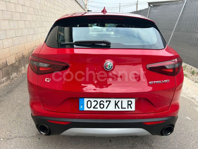 Usado Alfa Romeo Stelvio Executive 201 CV (147 kW) 2018 Granate SUV