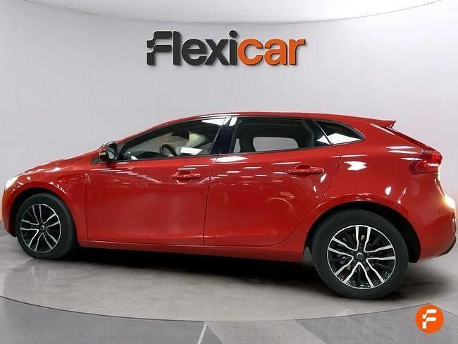 Usado Volvo V40 150 CV (110 kW) 2018 Rojo Familiar