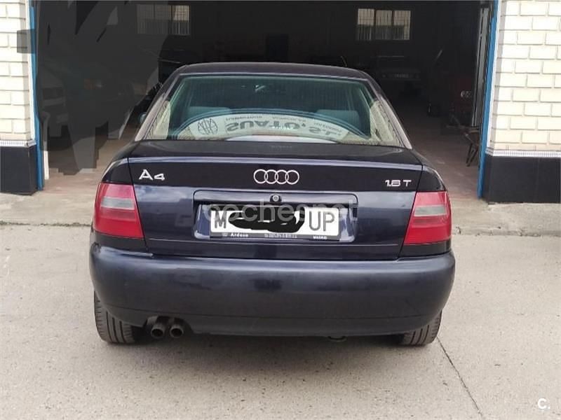 Usado Audi A4 150 CV (110 kW) 1998 Azul Berlina