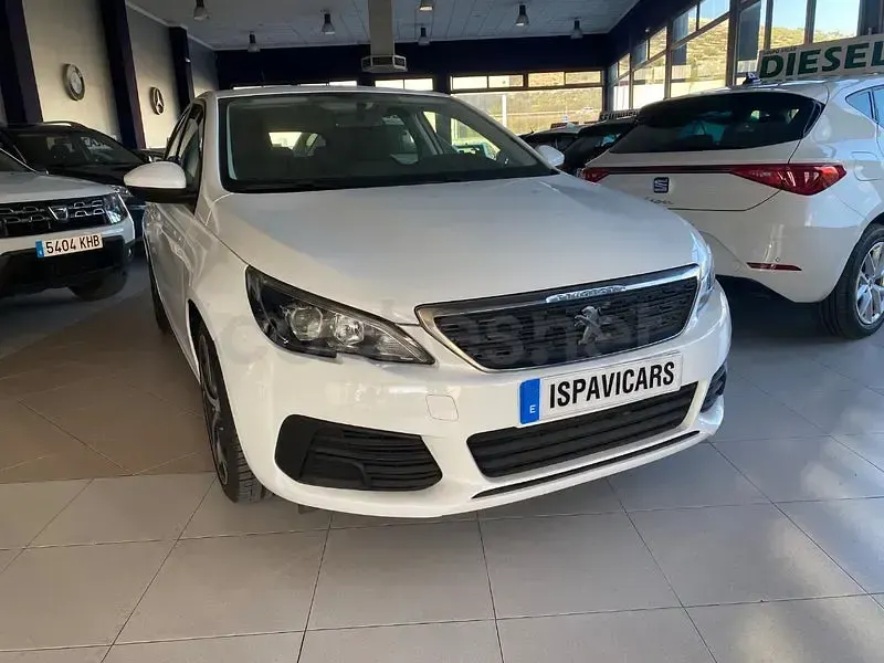 Usado Peugeot 308 Access 100 CV (73 kW) 2018 Blanco Berlina