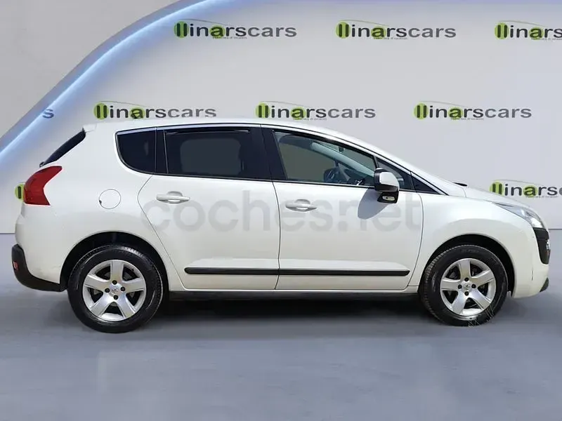 Usado Peugeot 3008 Style 120 CV (88 kW) 2015 Blanco Familiar