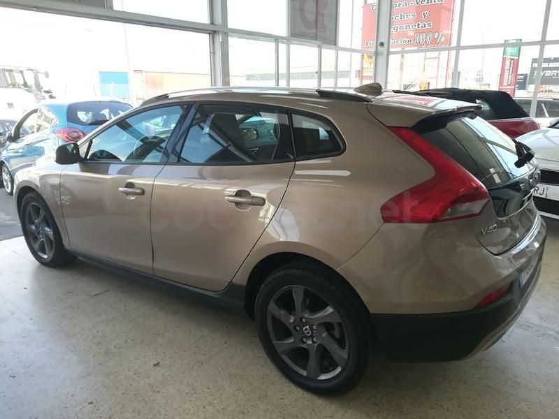 Usado Volvo V40 CC Momentum 115 CV (84 kW) 2014 Beige Familiar