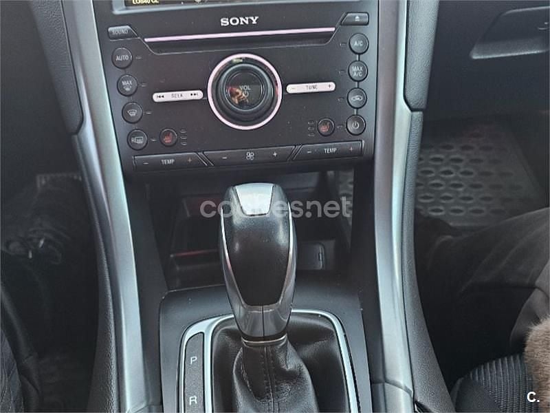 Usado Ford Mondeo Titanium 180 CV (132 kW) 2015 Rojo Berlina