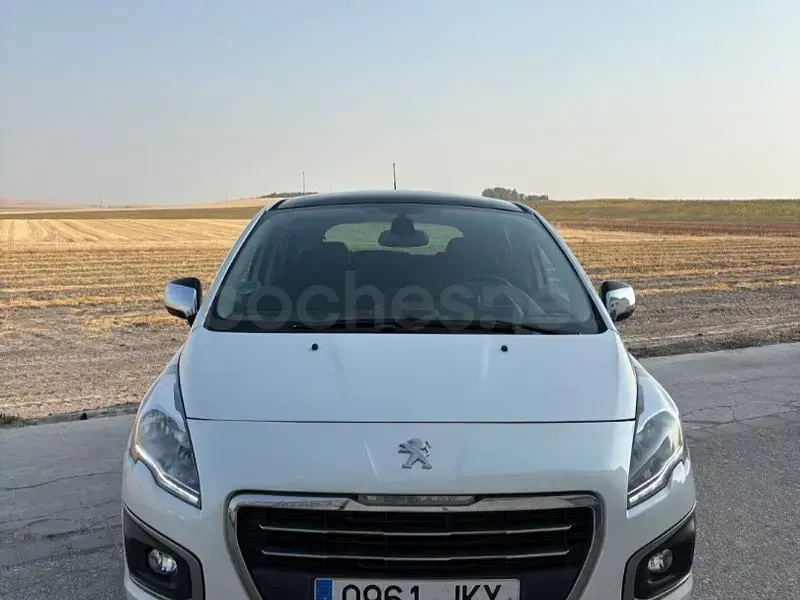 Usado Peugeot 3008 Allure 120 CV (88 kW) 2015 Blanco Familiar