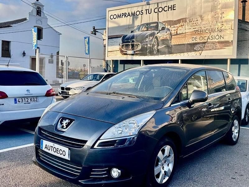 Usado Peugeot 5008 Premium 110 CV (80 kW) 2010 Gris / plata Monovolumen
