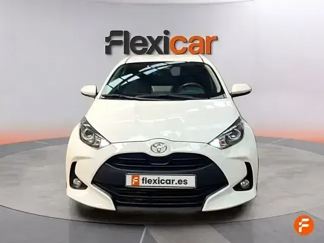 Usado Toyota Yaris Active 116 CV (85 kW) 2025 Blanco Utilitario