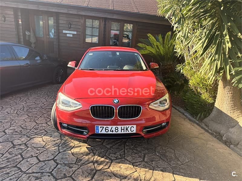 Begagnad BMW 118 143 HK (105 kW) 2012 Röd Halvkombi